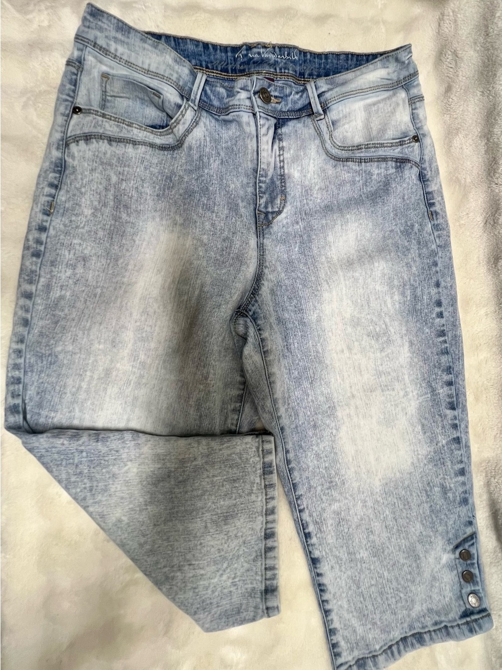 Gloria Vanderbilt Light Blue Acid-Wash Cropped Jeans